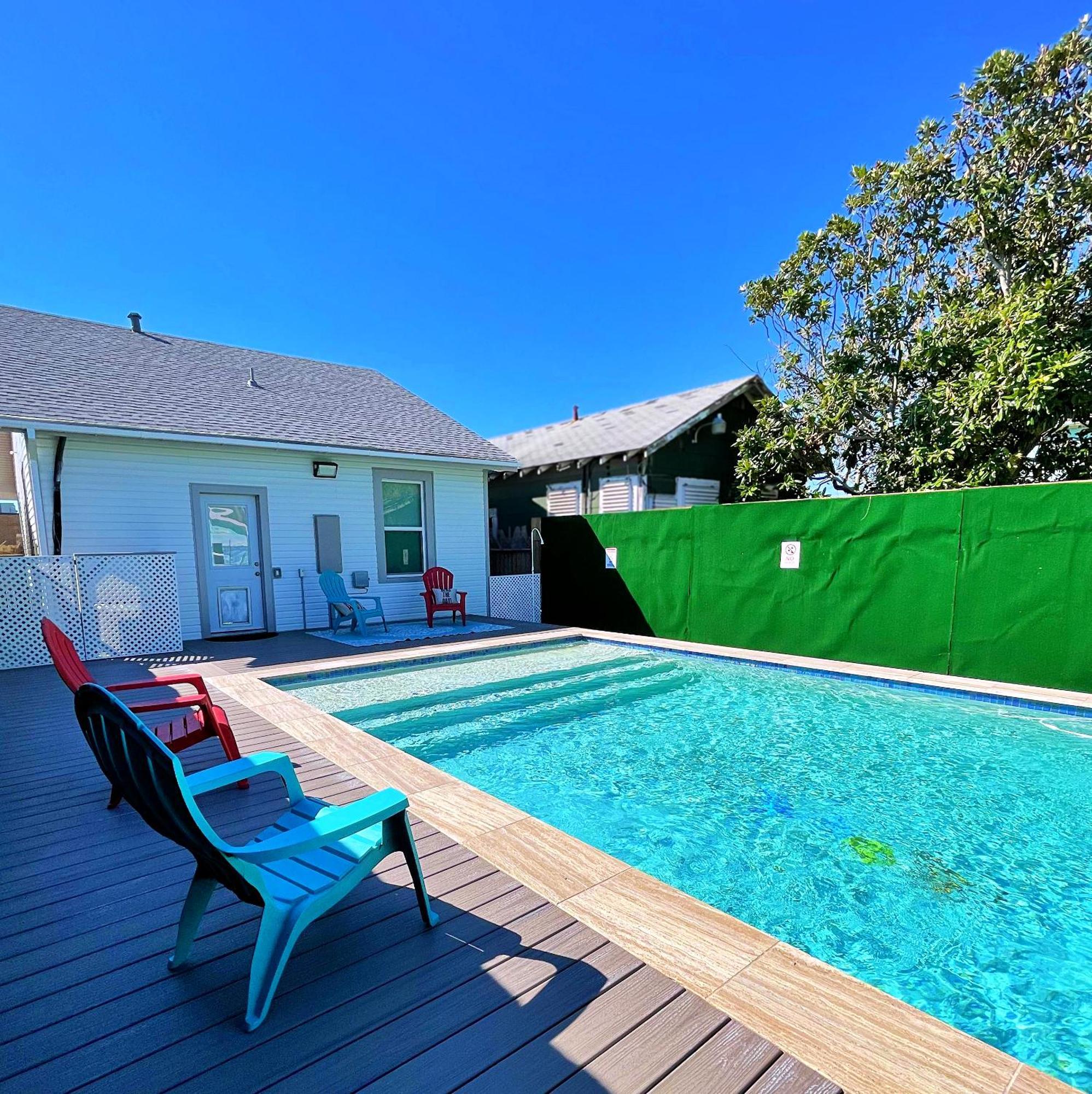 The Poolside *