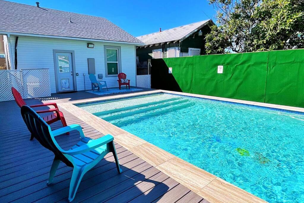 The Poolside *